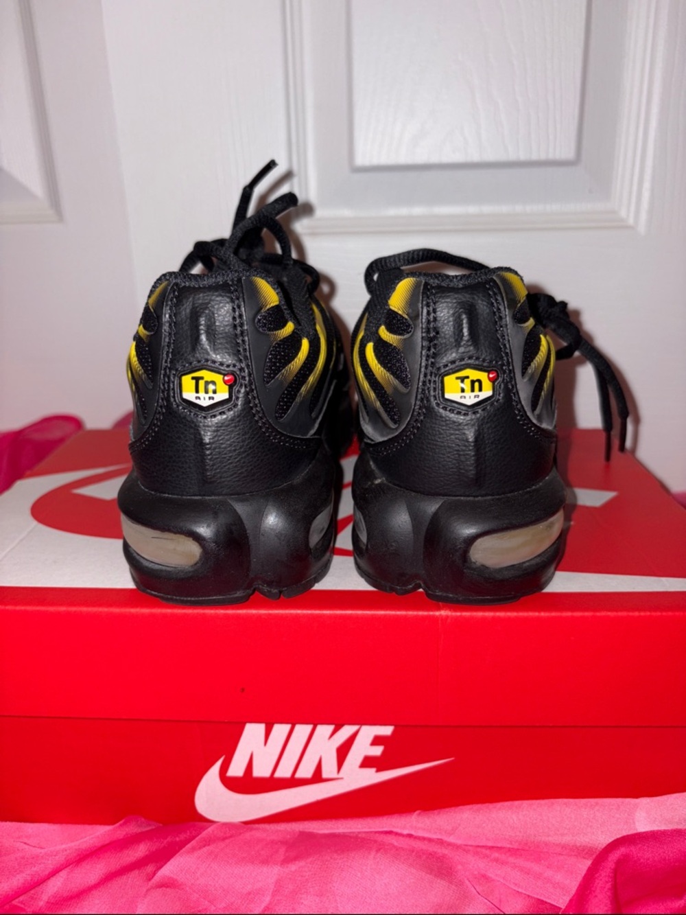 Nike Grade School Air Max Plus- Black and Yellow size 4Y - Picture 11 of 16